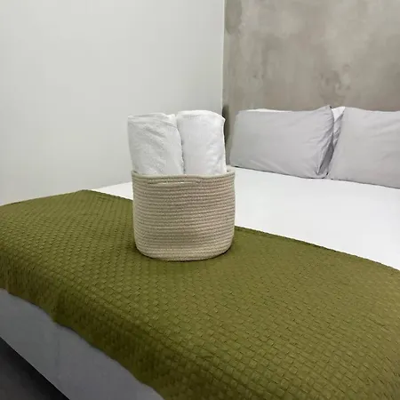 Apartment 1 Bedflat 150 Metros From