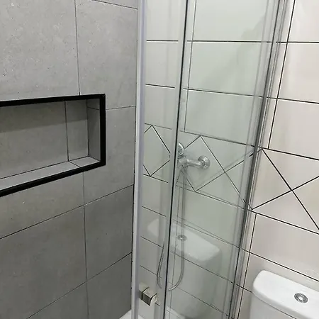 1 Bed-flat 150 Metros From *