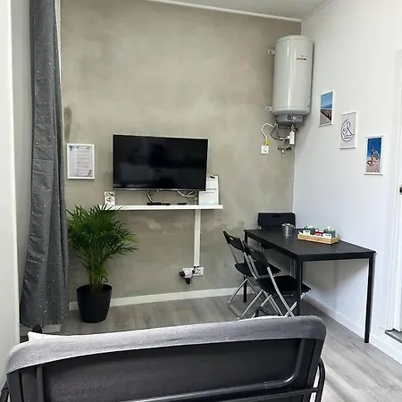 1 Bed-flat 150 Metros From *