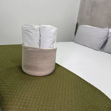 1 Bed-flat 150 Metros From