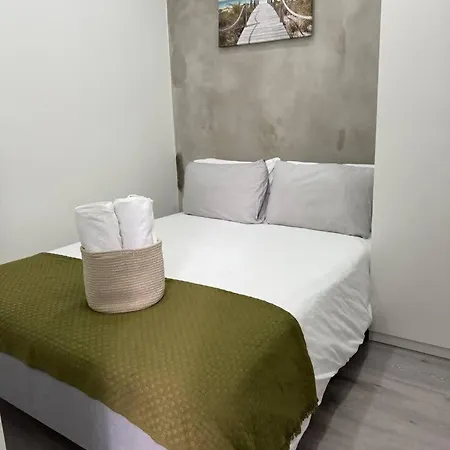 Apartment 1 Bed-flat 150 Metros From