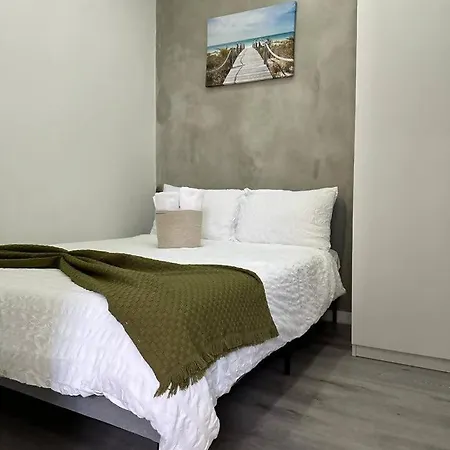 Apartment 1 Bedflat 150 Metros From