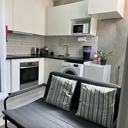 1 Bed-flat 150 Metros From Apartment *