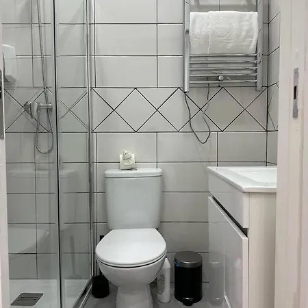 1 Bed-flat 150 Metros From Apartment *