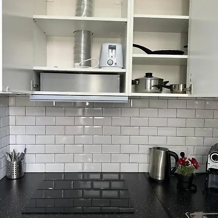 Apartment 1 Bed-flat 150 Metros From *