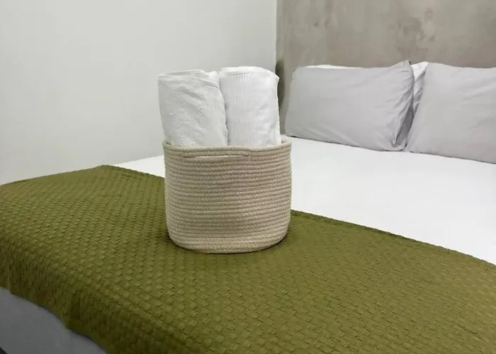 Апартаменты 1 Bed-flat 150 Metros From