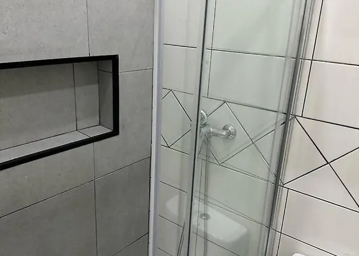 1 Bed-flat 150 Metros From *