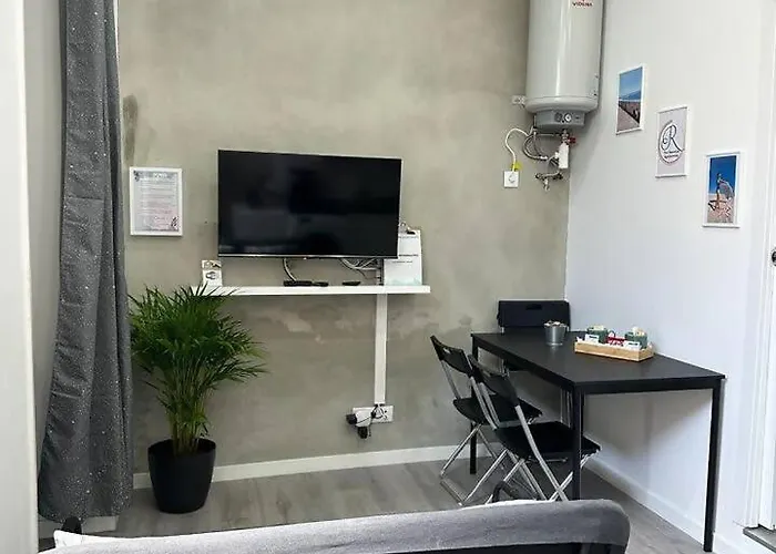 1 Bed-flat 150 Metros From *