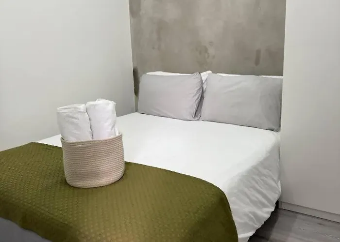 Апартаменты 1 Bed-flat 150 Metros From