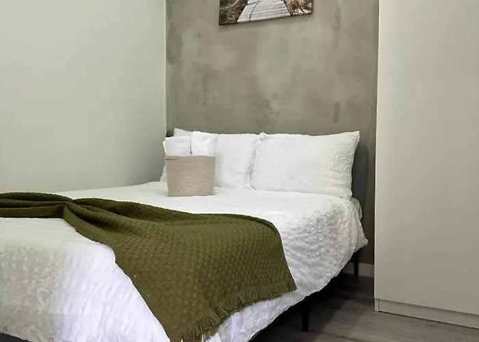 Апартаменты 1 Bed-flat 150 Metros From