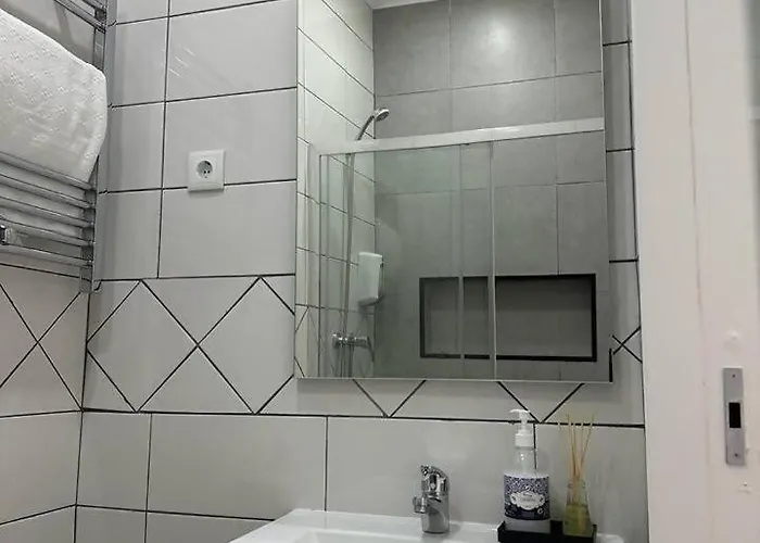 1 Bed-flat 150 Metros From *