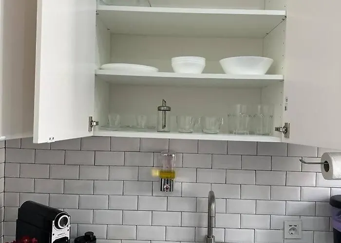 Апартаменты 1 Bed-flat 150 Metros From