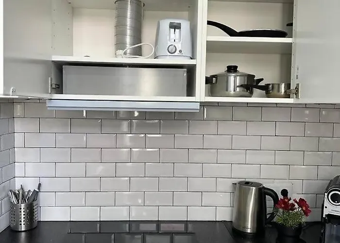 Апартаменты 1 Bed-flat 150 Metros From *